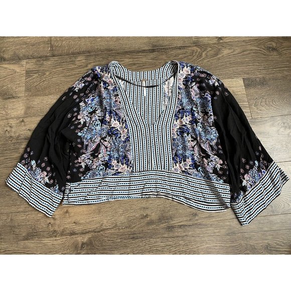 Free People Tops - EUC Womens Free People crop top v neck bell sleeves oversized Floral  size XS